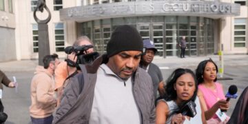 Смерть беженца, оставленного сотрудниками пограничной службы в пончиковой в Буффало, квалифицирована как убийство.