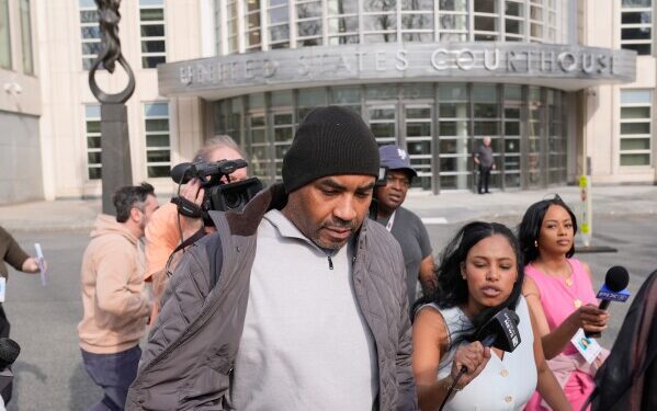 Смерть беженца, оставленного сотрудниками пограничной службы в пончиковой в Буффало, квалифицирована как убийство.