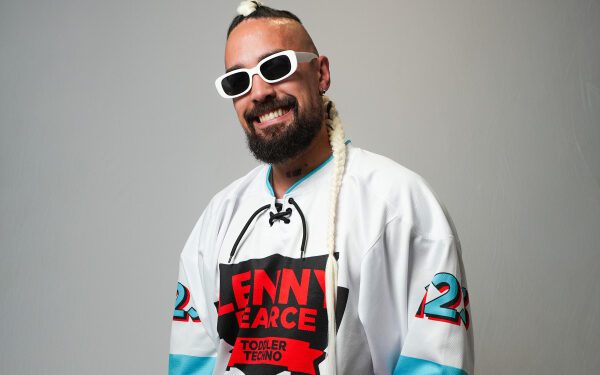 Disney заключила соглашение с диджеем Ленни Пирсом, работающим в жанре «детского техно», о сотрудничестве в области музыки и разработки проектов для Disney+.