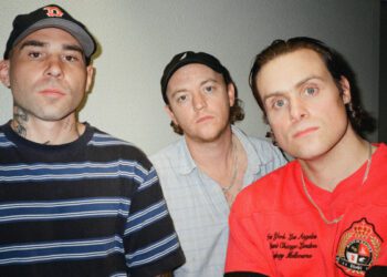 DMA'S выходят на крупный лейбл с новым одноименным альбомом.