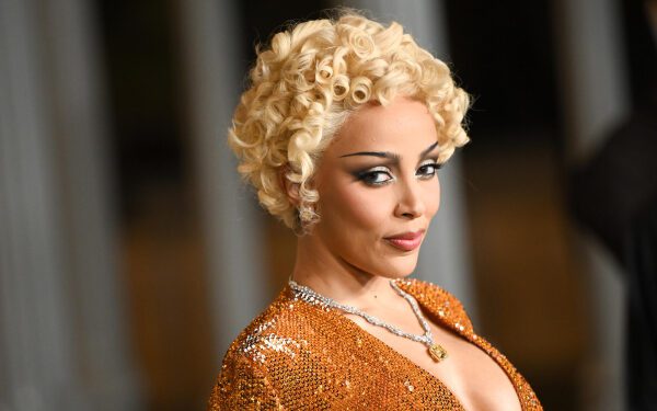 Доджа Кэт защищает Мадонну от троллей, которые говорят, что легенда «слишком стара» для выступлений: «Вы чувствуете угрозу со стороны пожилой женщины, которая может работать вечно?» Доджа Кэт защищает Мадонну от троллей, которые говорят, что легенда «слишком стара» для выступлений: «Вы чувствуете угрозу со стороны пожилой женщины, которая может работать вечно?»