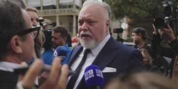 «Не верьте этой чуши»: Сандилендс заявил журналистам: «Подождите, что будет в суде».