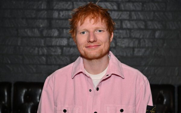 Эд Ширан побрил голову налысо ради «нового начала» и рассказал, что борется с опоясывающим лишаем.