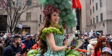 Похоронная речь в честь справочника ЦРУ: бесплатный источник мировой информации, долгое время бывший неотъемлемой частью образования, прекратил своё существование.