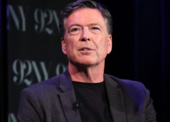 Эксклюзив: Бывший директор ФБР Джеймс Коми обвинен в предполагаемой «угрозе» в адрес Трампа.