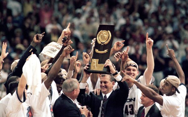 В противостоянии с «монстрами» из Мичигана команда UConn оказалась в неожиданном положении аутсайдера.