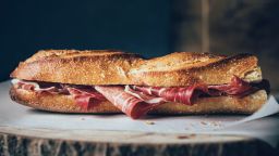 Потребление фастфуда стремительно растёт в колыбели высокой кухни. Какой ужас! Потребление фастфуда стремительно растёт в колыбели высокой кухни. Какой ужас!