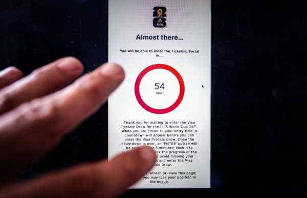 ФИФА повысила максимальную цену билета на финал чемпионата мира по футболу до 10 990 долларов США в связи с возобновлением продаж, которое было затруднено из-за сбоев.