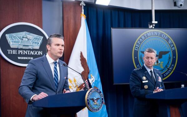 Судья постановил, что иск уволенной прокурорши Морин Комей должен рассматриваться в федеральном суде.