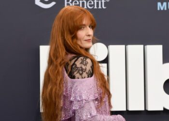 Группа Florence + the Machine сотрудничает с организацией Planned Parenthood в рамках своего турне на фоне «борьбы не на жизнь, а на смерть» за право на аборт. Группа Florence + the Machine сотрудничает с организацией Planned Parenthood в рамках своего турне на фоне «борьбы не на жизнь, а на смерть» за право на аборт.