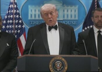 «Борьба вовсю»: реакция Трампа на очередную стрельбу.