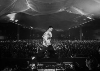 Фред снова… Он не рекомендовал пользоваться телефонами во время своего тура USB002, а теперь раздает фотографии и видео с забега.