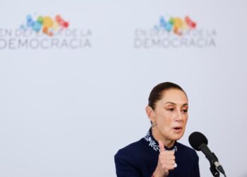 Вооруженный мужчина расстрелял нескольких туристов у исторических пирамид в Мексике, убив канадца.