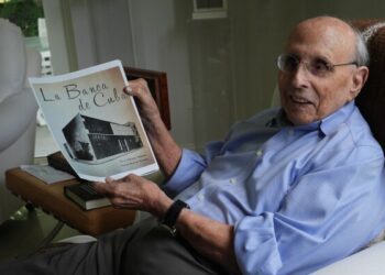 Вооруженный мужчина, стрелявший по туристам у мексиканской пирамиды, перевозил материалы, связанные с массовым убийством в Колумбайне в 1999 году.