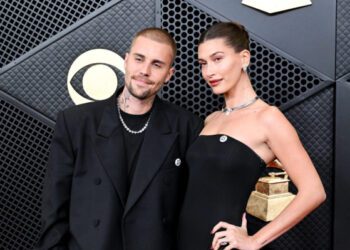 Хейли Бибер поделилась семейными моментами с дебютного выступления Джастина Бибера в качестве хедлайнера на фестивале Coachella.