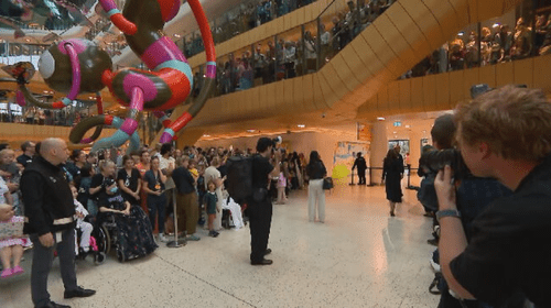 Гарри и Меган посетили детскую больницу в рамках первого визита в Австралию.