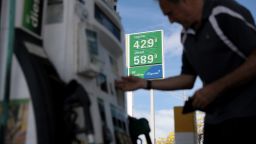 Высокие цены на бензин стали еще одним тревожным сигналом для республиканцев на промежуточных выборах.