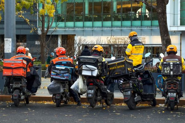 Как какой-то невкусный торт спровоцировал кризис доставки еды в Китае