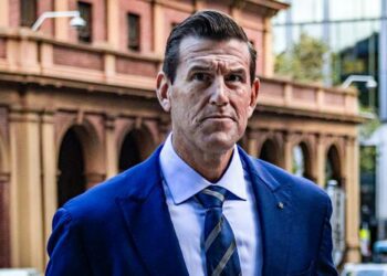 Как пятилетнее расследование привело к аресту Бена Робертса-Смита в аэропорту Сиднея Как пятилетнее расследование привело к аресту Бена Робертса-Смита в аэропорту Сиднея