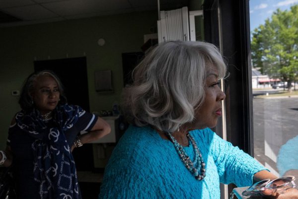 Как сварливая прабабушка, постоянно публикующая мемы, втянула Вирджинию в конфликт, который может определить исход промежуточных выборов.