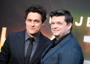 Как «Проект «Аве Мария»» в последний момент помог Гарри Стайлзу заполучить песню «Sign of the Times» (а также композицию The Beatles).