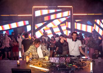 Закулисье танцевальной вечеринки Billboard «The Arrival» в пустыне: Louis the Child, неожиданные гости и многое другое.