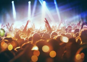 Подробности о «перепродаже кошек» — тренде на употребление рекреационных наркотиков, набирающем популярность в австралийских городах.