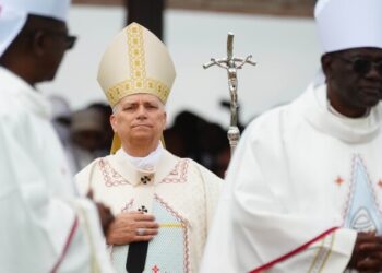 Иран вновь закрыл Ормузский пролив из-за блокады со стороны США и обстрелял корабли.