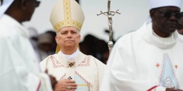 Иран вновь закрыл Ормузский пролив из-за блокады со стороны США и обстрелял корабли.