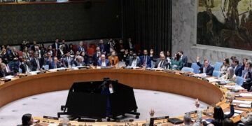 Иран обстреливает Израиль и соседние страны Персидского залива, а Трамп заявляет, что угроза со стороны Тегерана практически устранена.