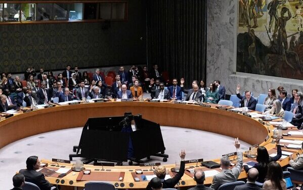 Иран обстреливает Израиль и соседние страны Персидского залива, а Трамп заявляет, что угроза со стороны Тегерана практически устранена.