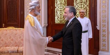 По словам официальных лиц, Иран предлагает вновь открыть Ормузский пролив, если США снимут блокаду и война закончится.