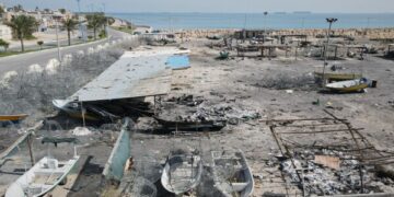 Иран вновь открыл Ормузский пролив, но Трамп заявил, что блокада иранских судов и портов останется в силе.