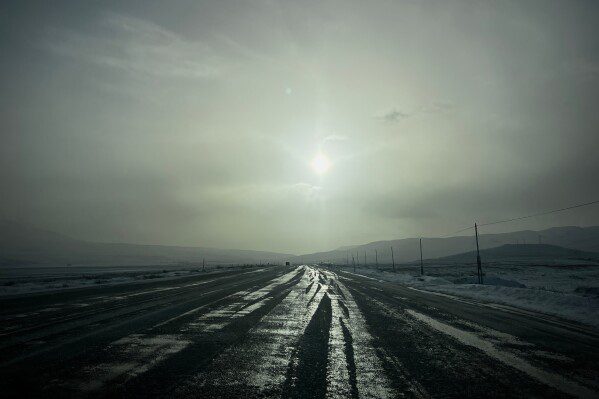 Верховный лидер Ирана обещает защитить ядерный и ракетный потенциал.