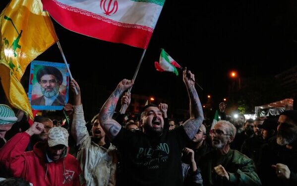 Верховный лидер Ирана обещает защитить ядерный и ракетный потенциал.