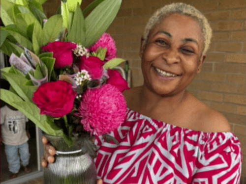 «Это несправедливо»: сыновья отдают дань памяти матери восьмерых детей, погибшей в ужасной лобовой аварии. «Это несправедливо»: сыновья отдают дань памяти матери восьмерых детей, погибшей в ужасной лобовой аварии.