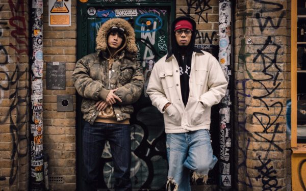 Джимми и Уиза из группы Psychic Fever рассказывают об эволюции группы и о сильных сторонах, обнаруженных за рубежом.