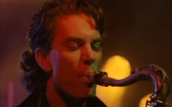 Джимми Барнс и группа INXS возглавили церемонию прощания с Джеймсом Валентайном, скончавшимся в возрасте 64 лет.