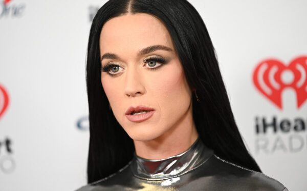 Кэти Перри бросила кредитную карту в фонтан Треви на удачу.