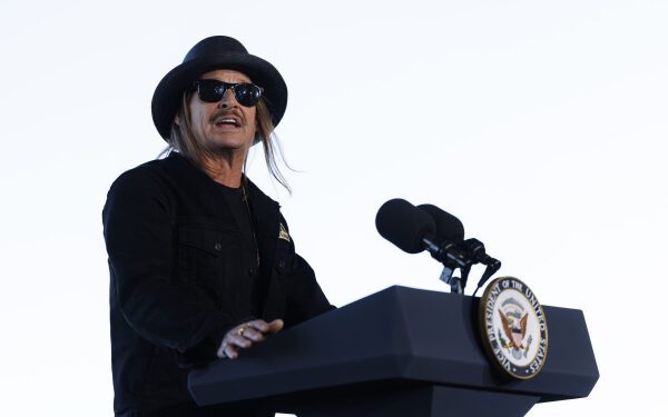 Кид Рок отмахнулся от расследования армии после пролета вертолета: «С ними все будет в порядке, мой приятель — главнокомандующий».