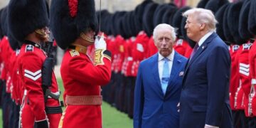 Король Карл III прибыл в Белый дом с непростой задачей восстановления отношений между Великобританией и США.