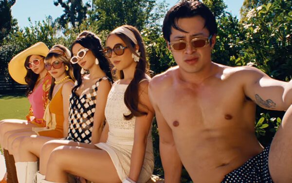 Laufey выпустила видеоклип на песню «Madwoman» с участием Хадсона Уильямса, Алисы Лю, Лолы Тунг и Меган Скиендиэль.