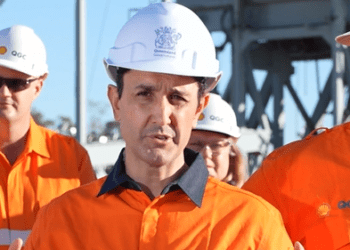 «Жидкое золото»: премьер-министр Квинсленда хочет ускорить расширение нефтяного месторождения в глубинке. «Жидкое золото»: премьер-министр Квинсленда хочет ускорить расширение нефтяного месторождения в глубинке.