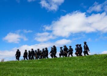 Полиция сообщает, что в Луизиане отец убил семерых своих детей, а также еще одного ребенка, в результате стрельбы в своем доме.