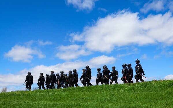 Полиция сообщает, что в Луизиане отец убил семерых своих детей, а также еще одного ребенка, в результате стрельбы в своем доме.