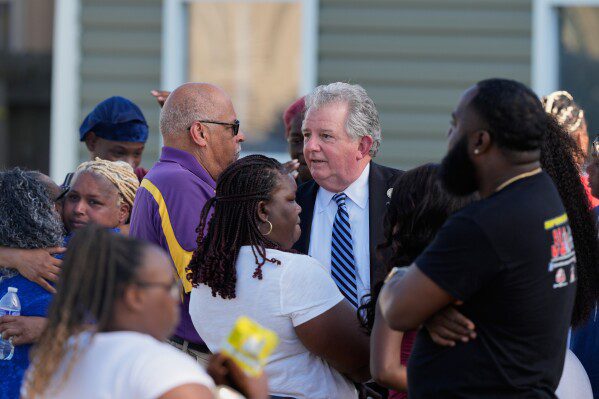 Полиция сообщает, что в Луизиане отец убил семерых своих детей, а также еще одного ребенка, в результате стрельбы в своем доме.