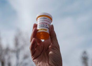 «Удар под дых»: После долгих лет ожидания многие жертвы опиоидной зависимости останутся без компенсации от компании Purdue.