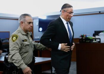 Актер Натан Чейзинг Хорс, известный по фильму «Танцы с волками», приговорен к пожизненному заключению за сексуальное насилие.