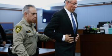 Актер Натан Чейзинг Хорс, известный по фильму «Танцы с волками», приговорен к пожизненному заключению за сексуальное насилие.