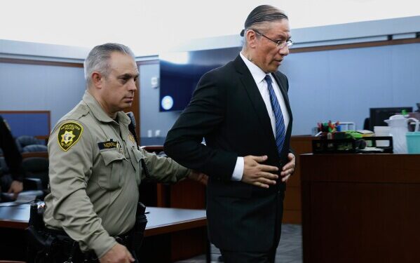 Актер Натан Чейзинг Хорс, известный по фильму «Танцы с волками», приговорен к пожизненному заключению за сексуальное насилие.